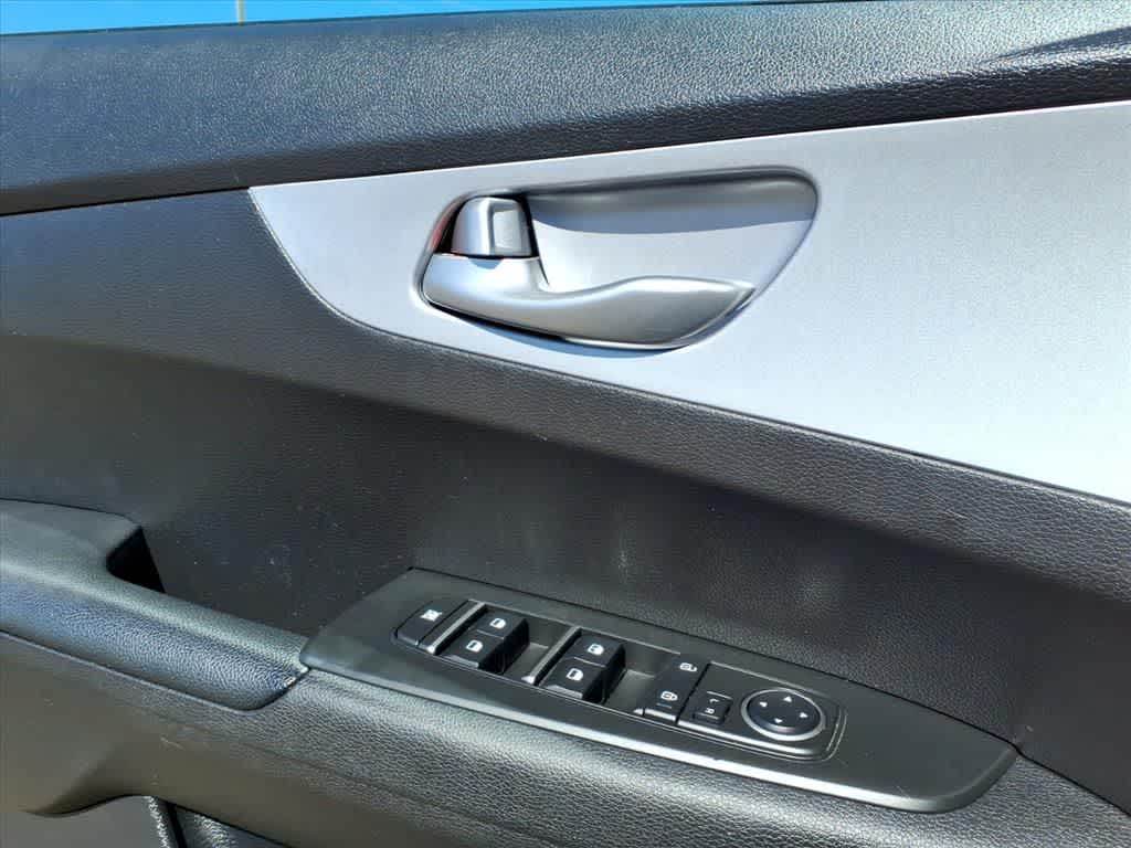 2023 Kia Forte LXS IVT