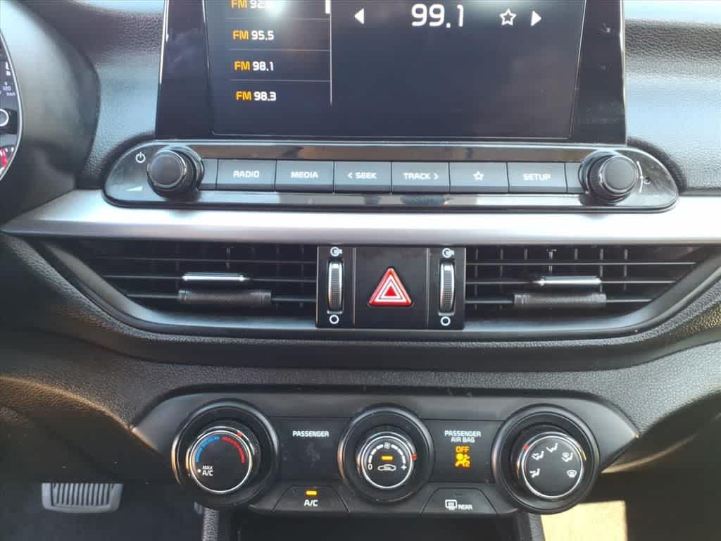 2023 Kia Forte LXS IVT