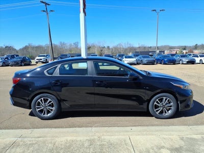 2023 Kia Forte LXS IVT