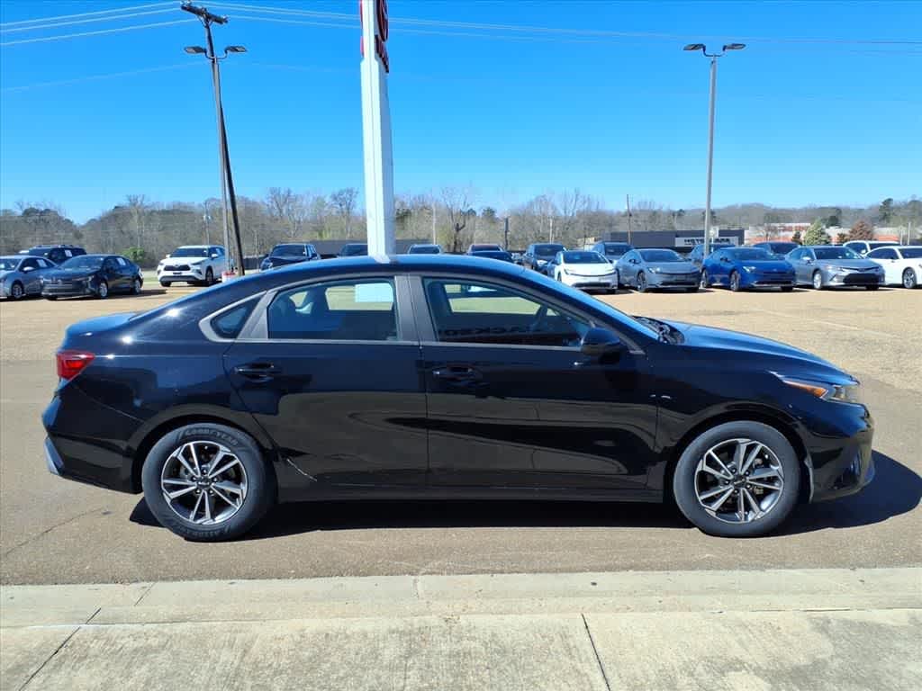 2023 Kia Forte LXS IVT