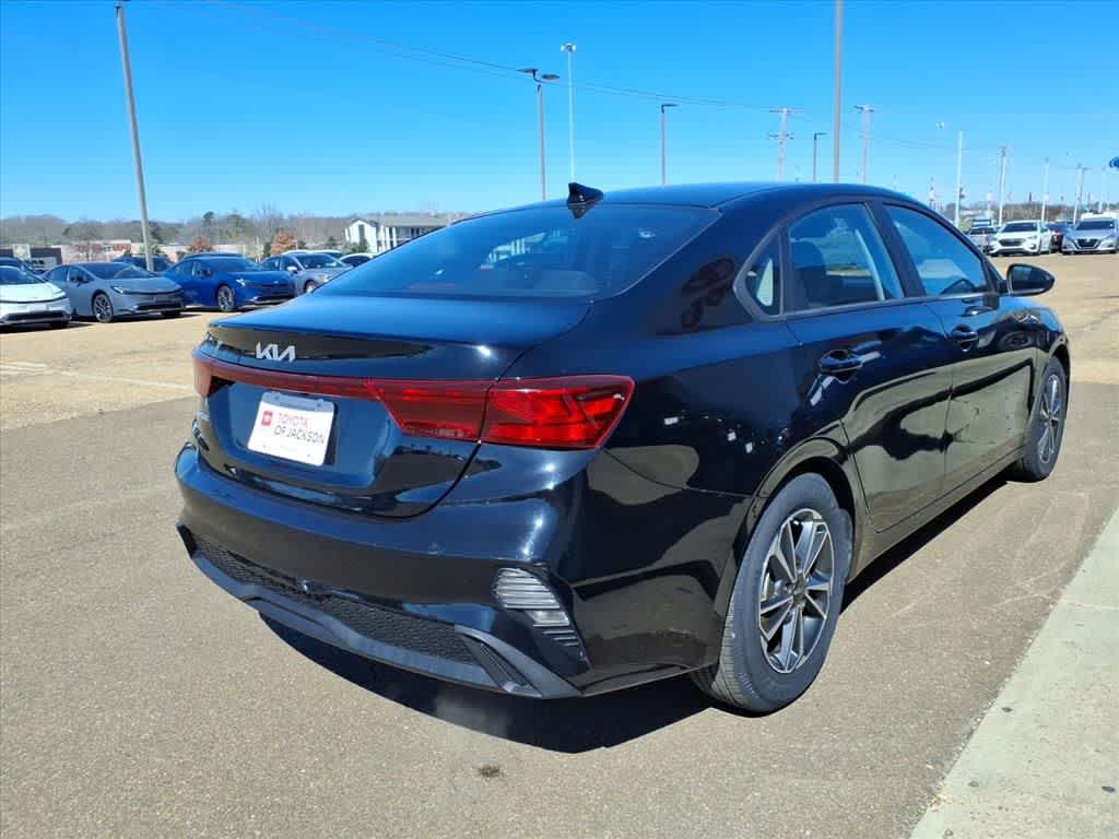 2023 Kia Forte LXS IVT
