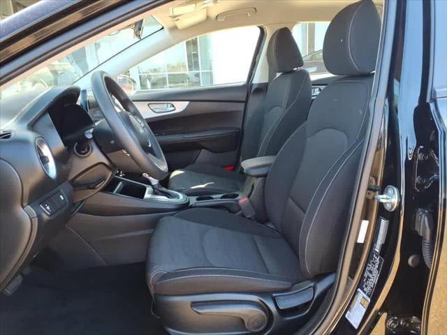 2023 Kia Forte LXS IVT