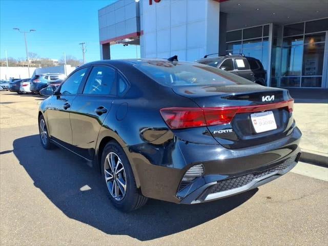 2023 Kia Forte LXS IVT