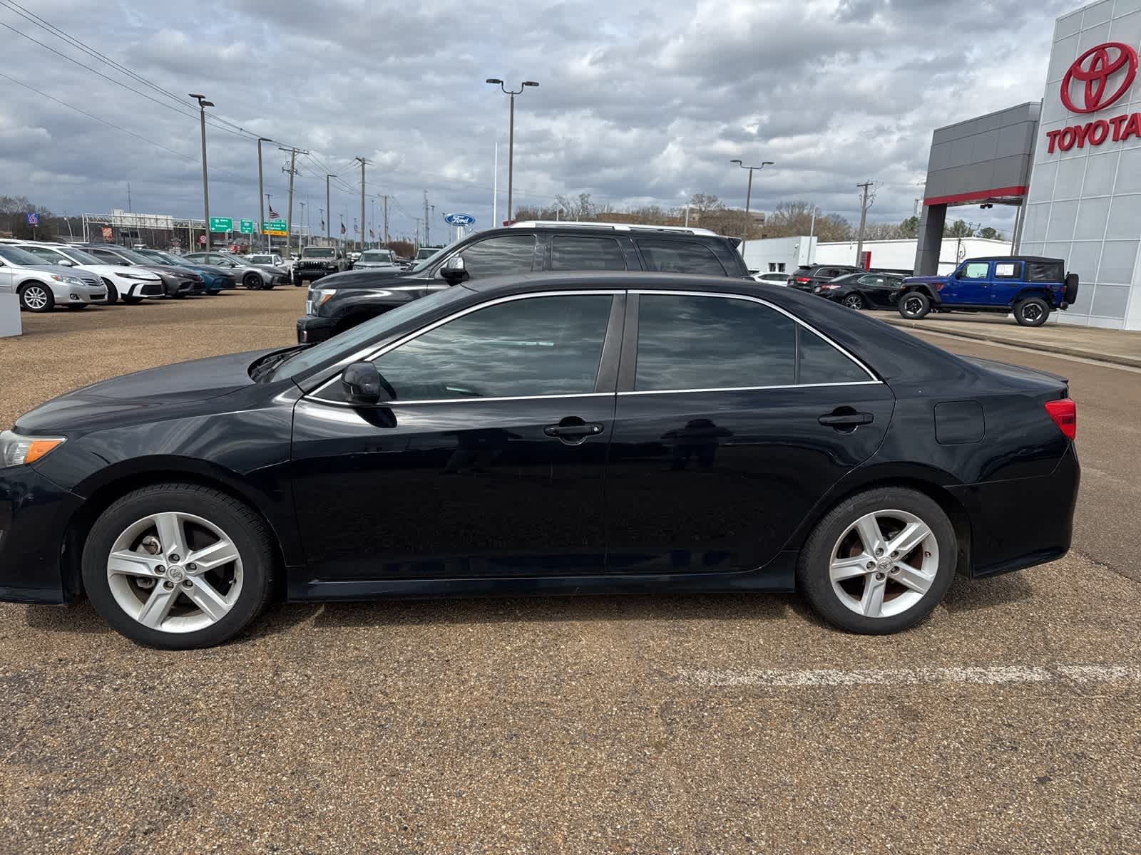2012 Toyota Camry 4dr Sdn I4 Auto SE