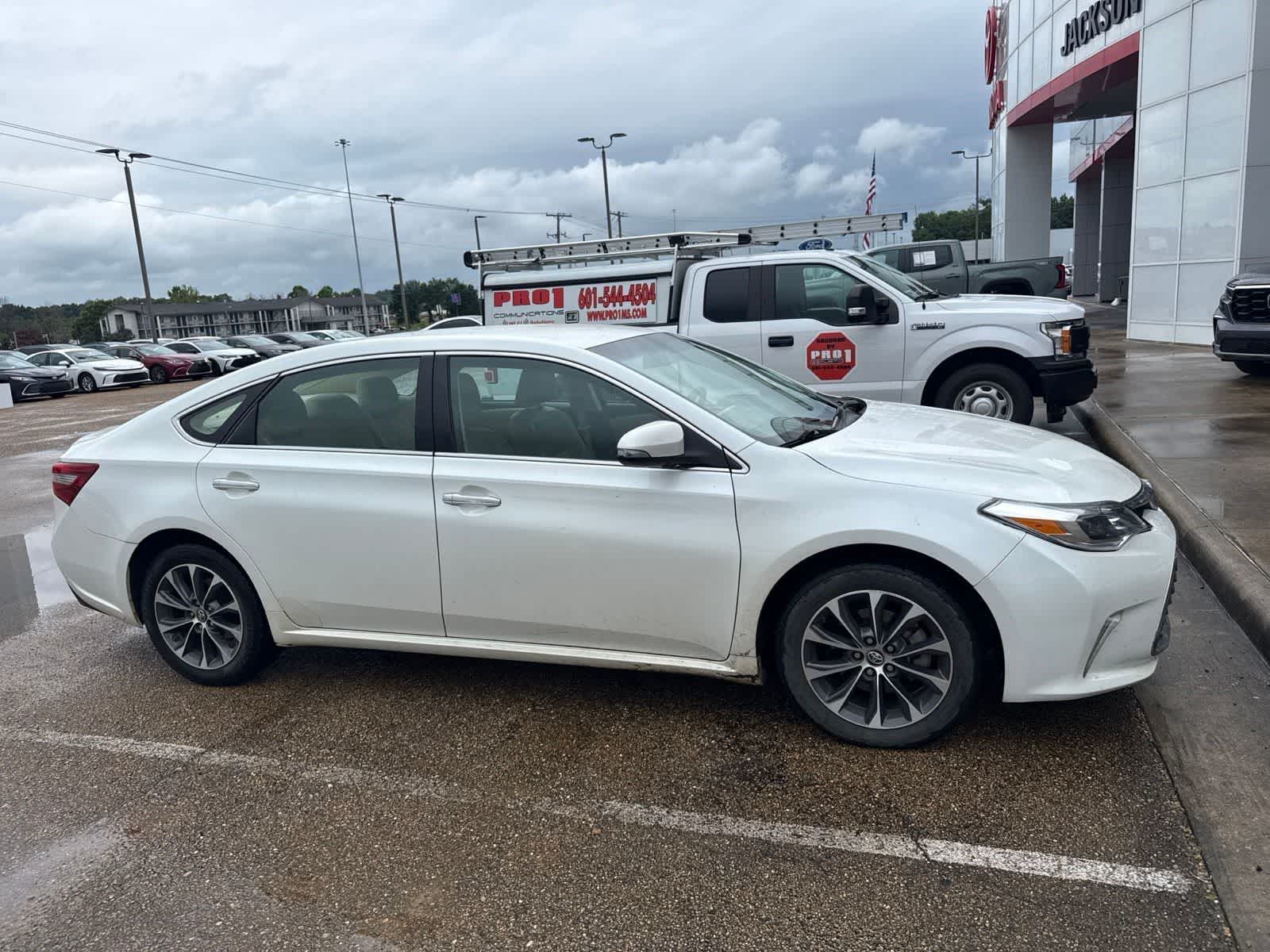 2016 Toyota Avalon 4dr Sdn XLE