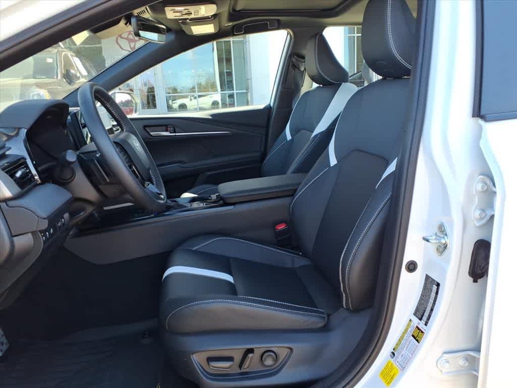 2025 Toyota Camry SE AWD