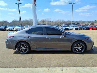 2023 Toyota Camry SE Auto