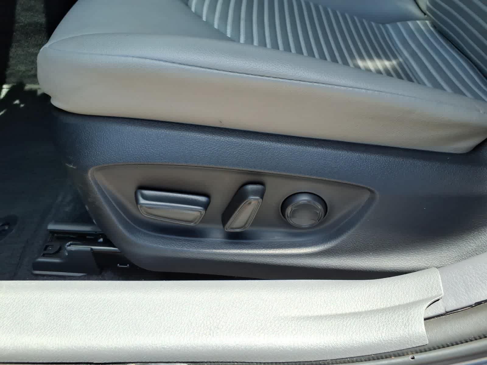 2024 Toyota Camry SE Auto