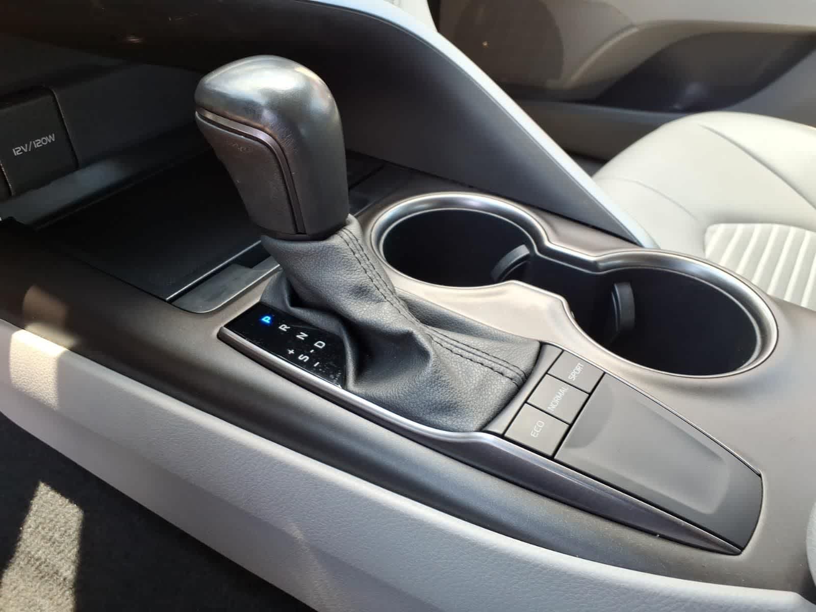 2024 Toyota Camry SE Auto