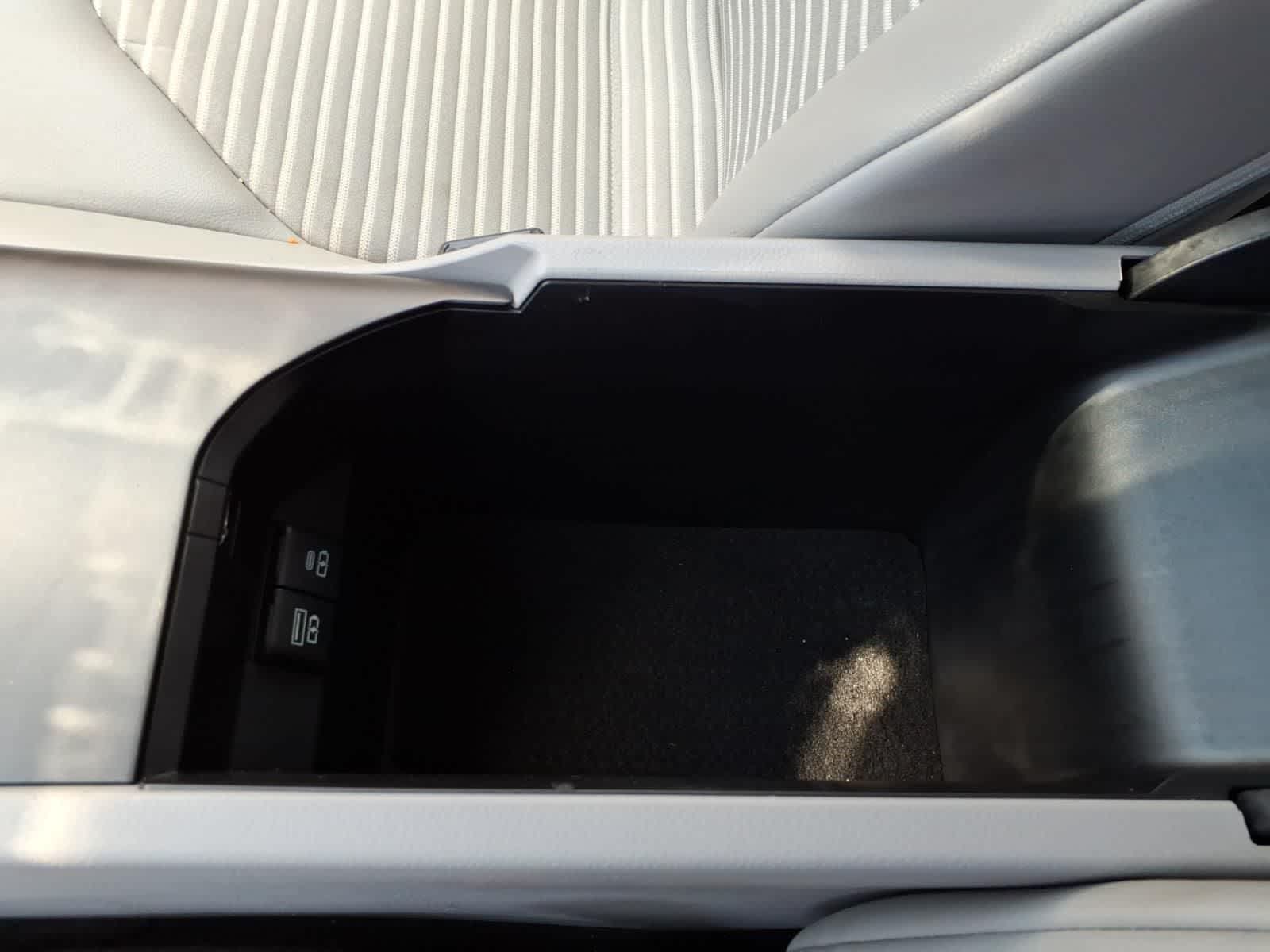 2024 Toyota Camry SE Auto
