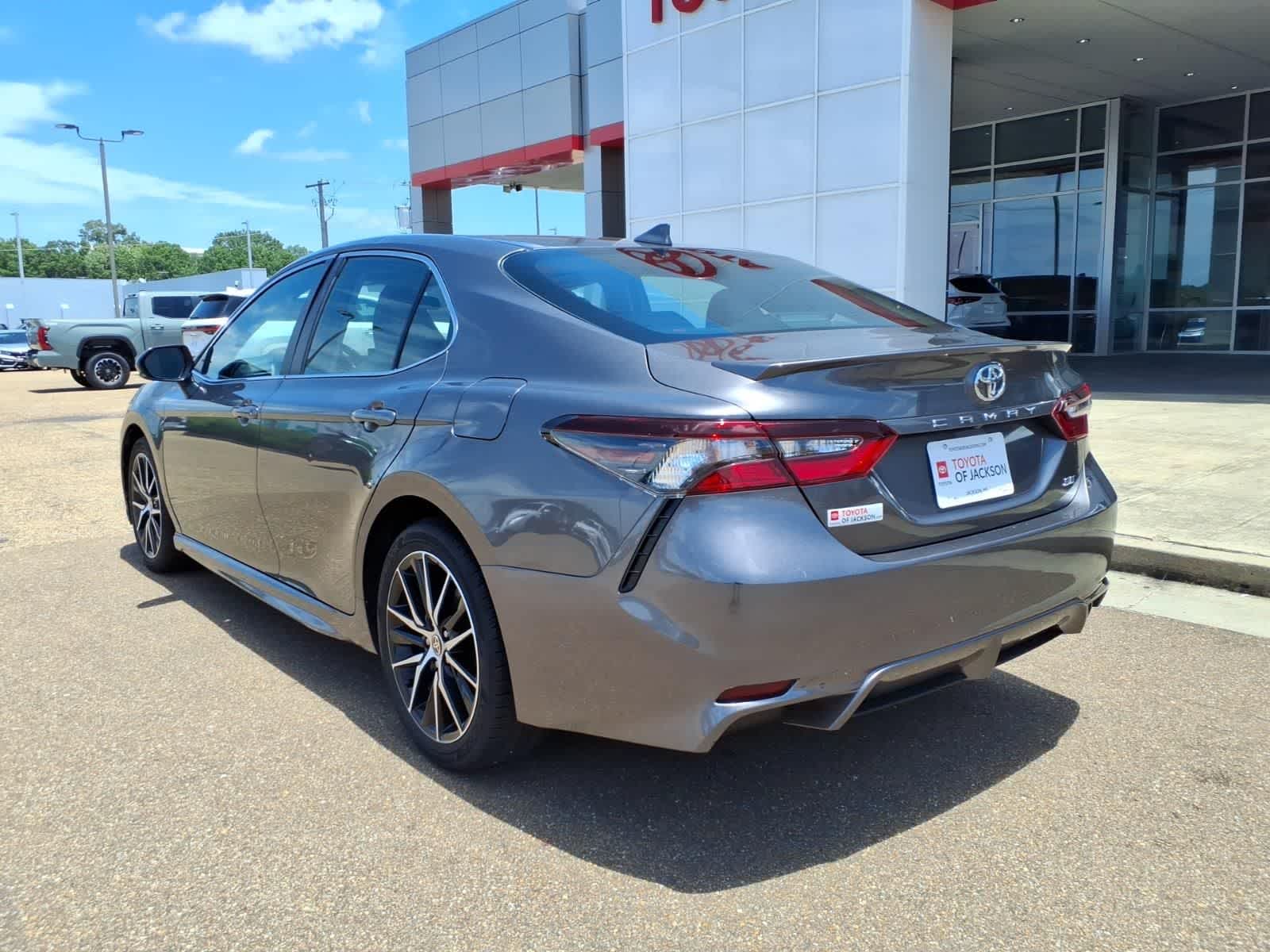 2024 Toyota Camry SE Auto