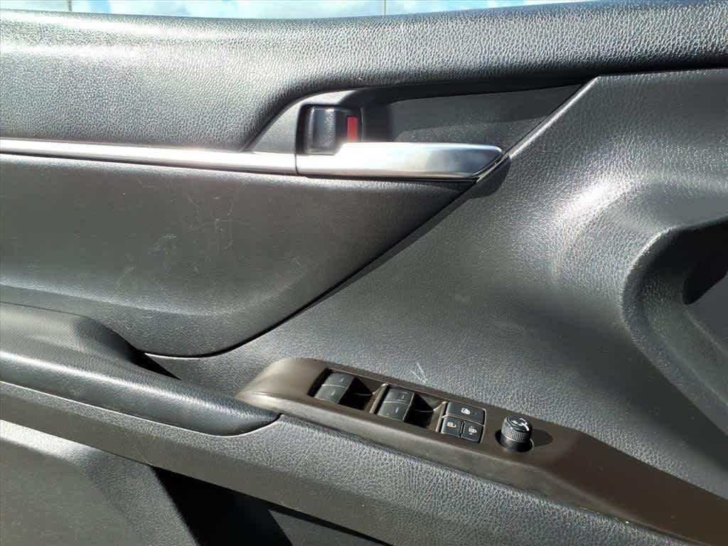 2021 Toyota Camry SE Auto