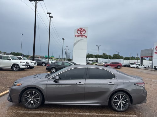 2024 Toyota Camry SE Auto