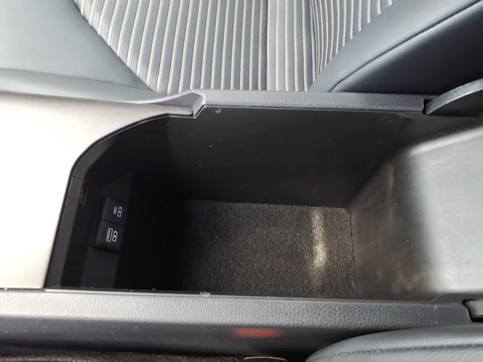 2024 Toyota Camry SE Auto