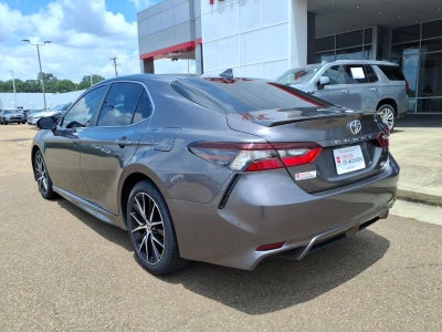 2024 Toyota Camry SE Auto