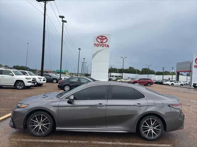 2024 Toyota Camry SE Auto
