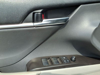 2022 Toyota Camry SE Auto