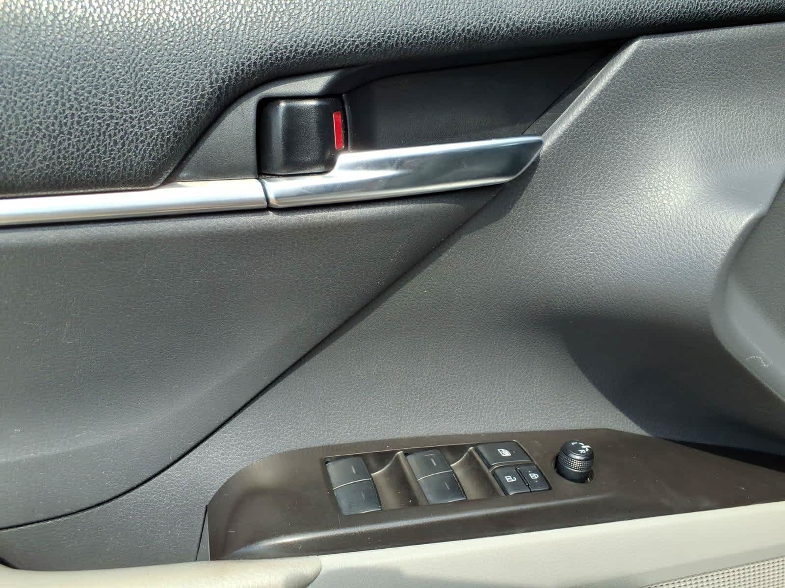 2022 Toyota Camry SE Auto