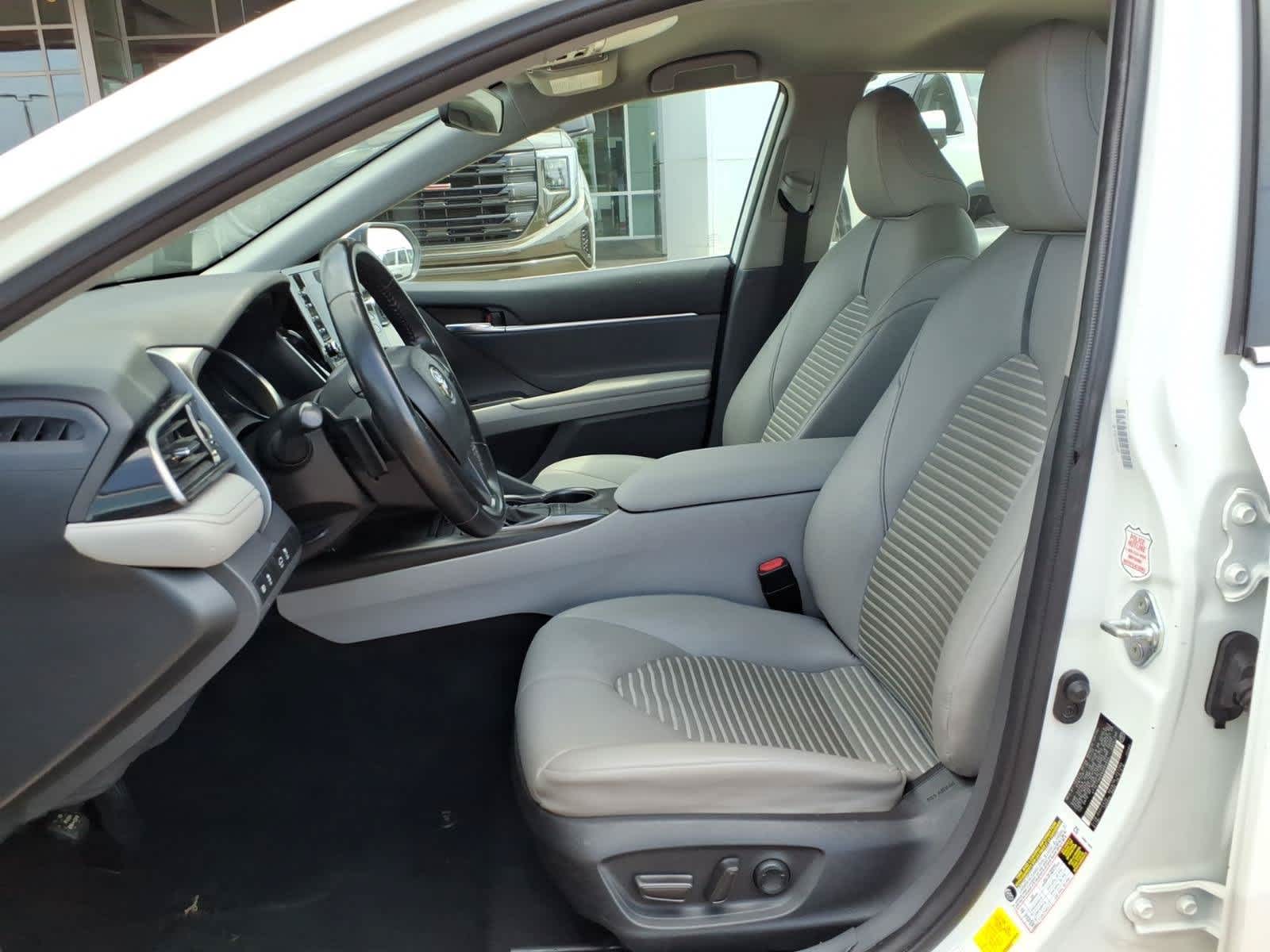 2022 Toyota Camry SE Auto