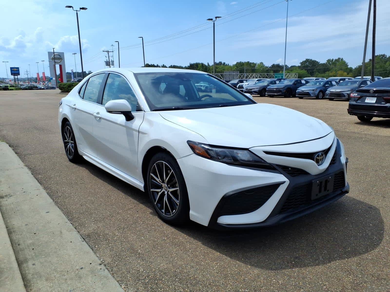 2022 Toyota Camry SE Auto
