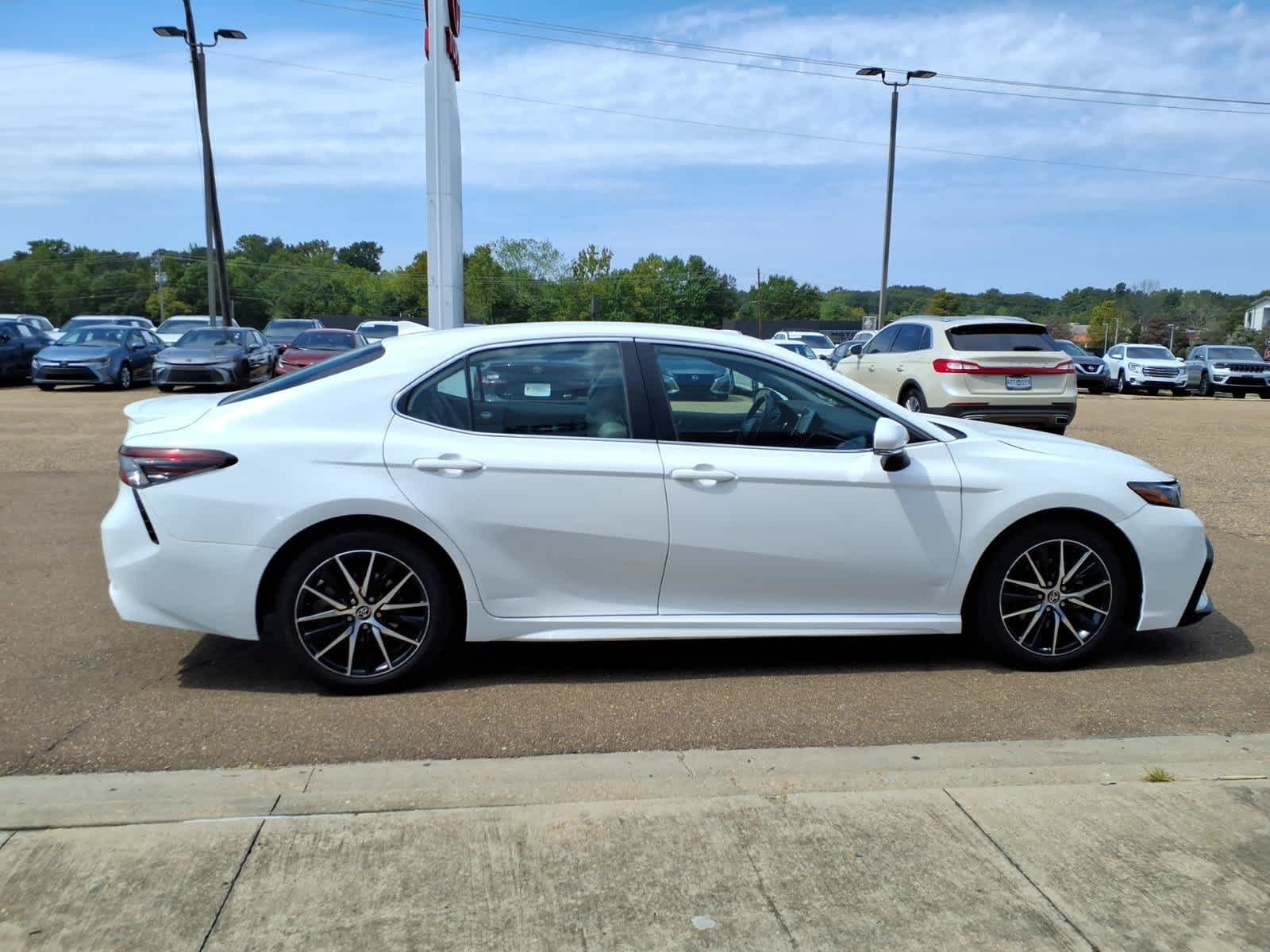 2022 Toyota Camry SE Auto