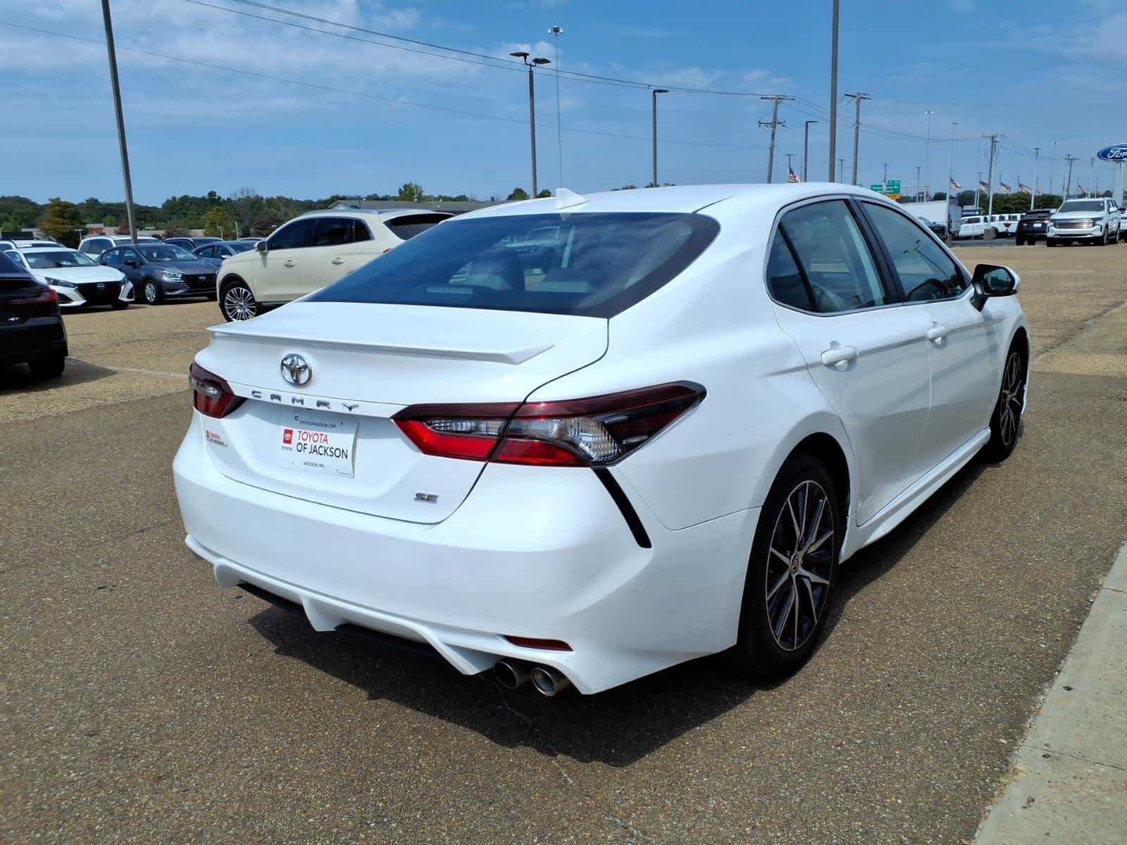2022 Toyota Camry SE Auto
