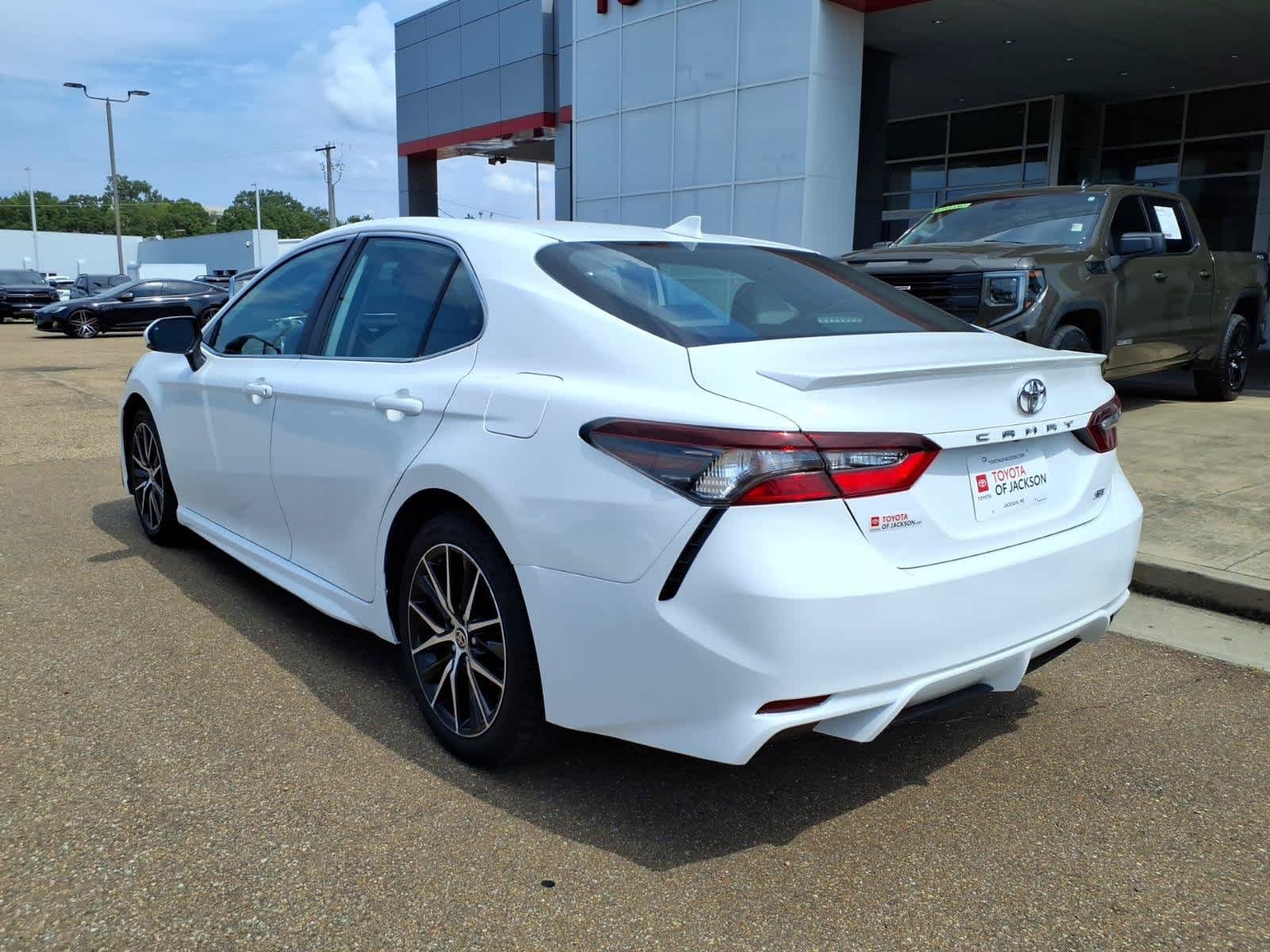 2022 Toyota Camry SE Auto