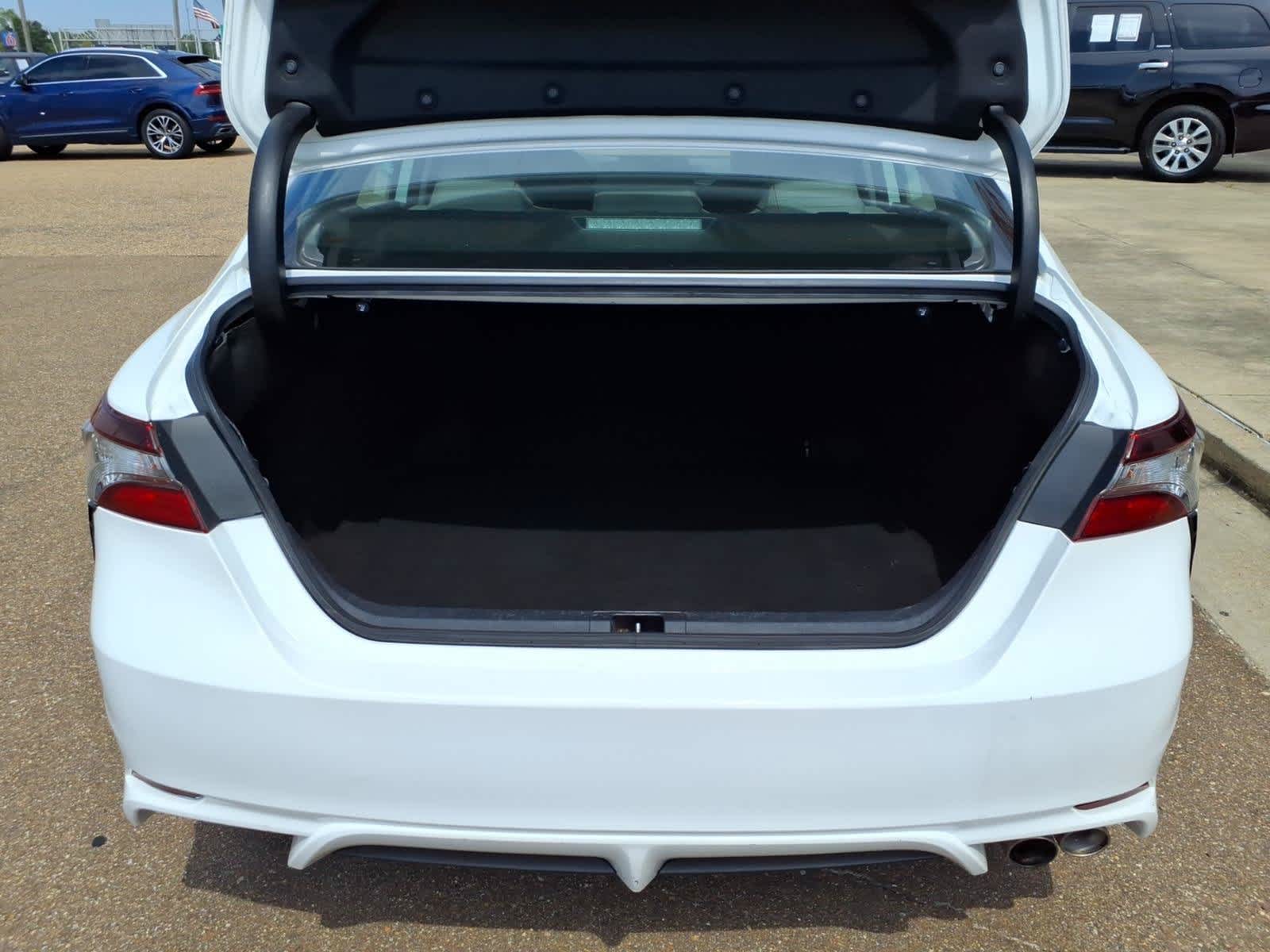 2022 Toyota Camry SE Auto
