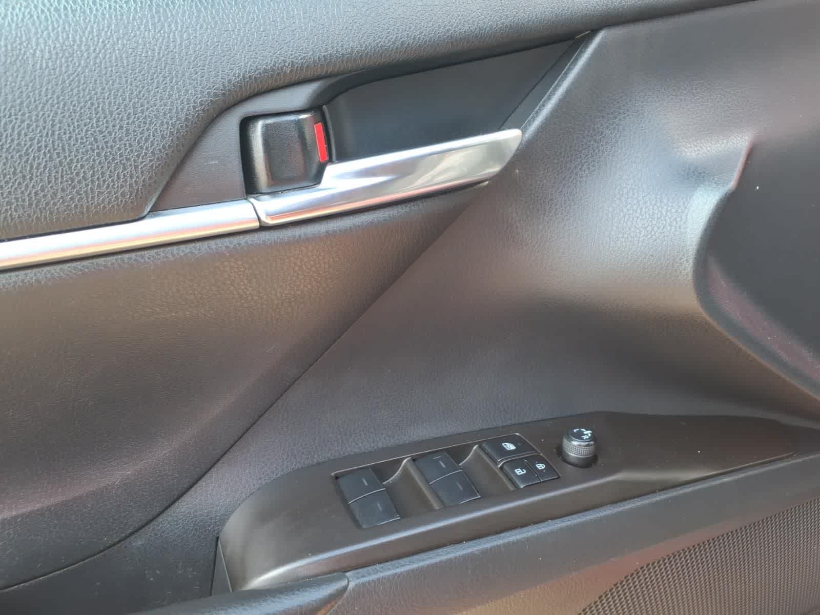 2022 Toyota Camry SE Auto