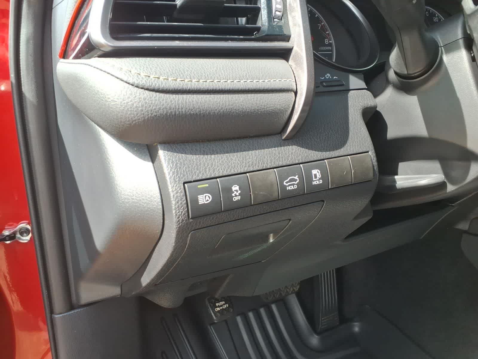 2022 Toyota Camry SE Auto