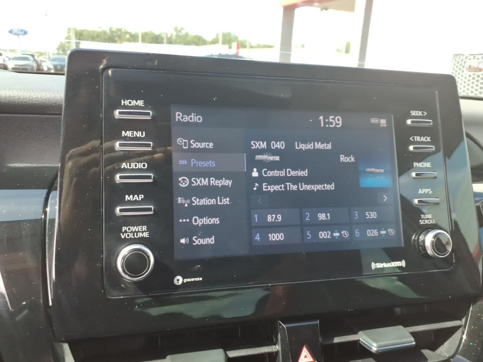 2022 Toyota Camry SE Auto