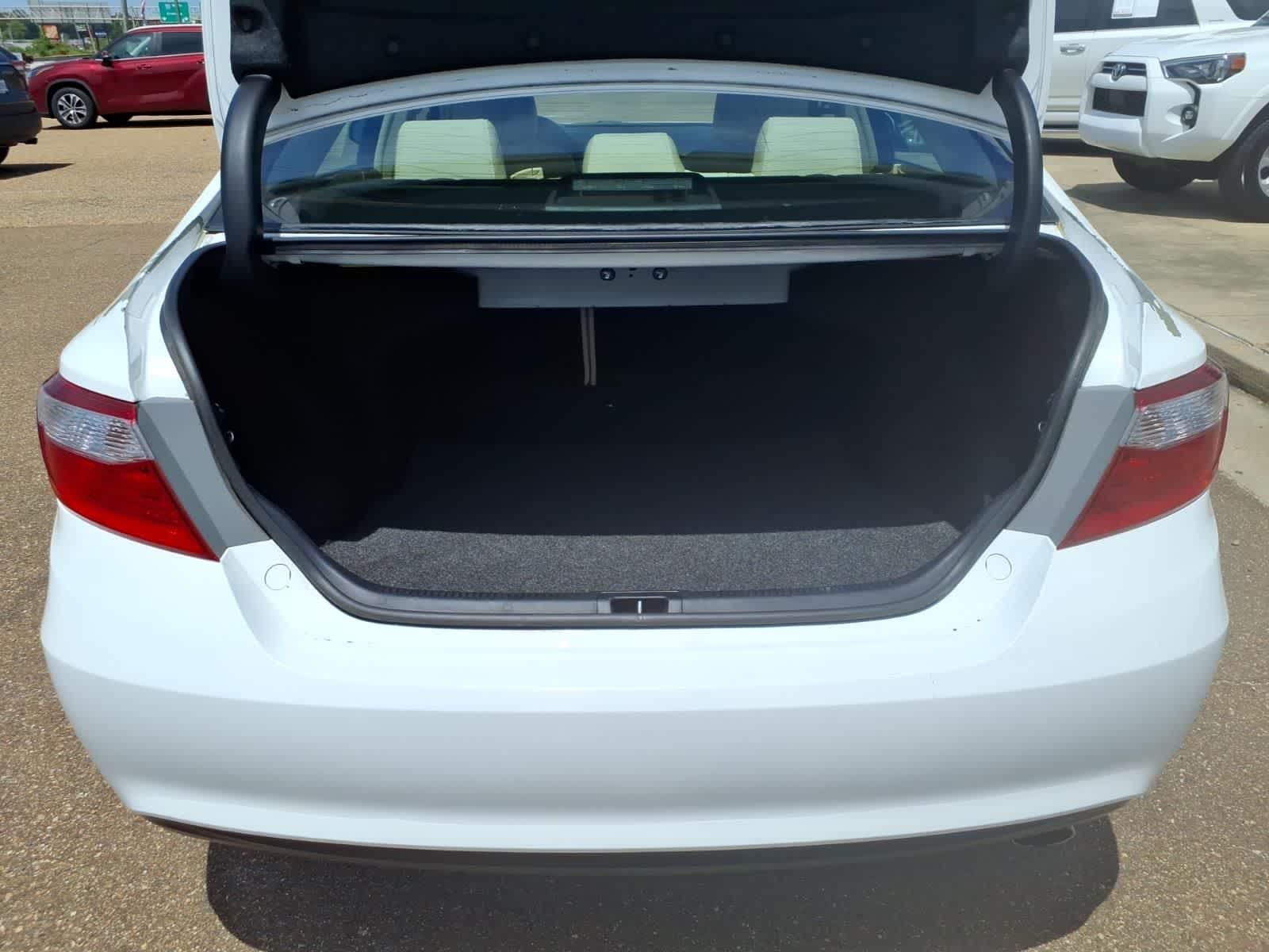 2016 Toyota Camry 4dr Sdn I4 Auto XLE
