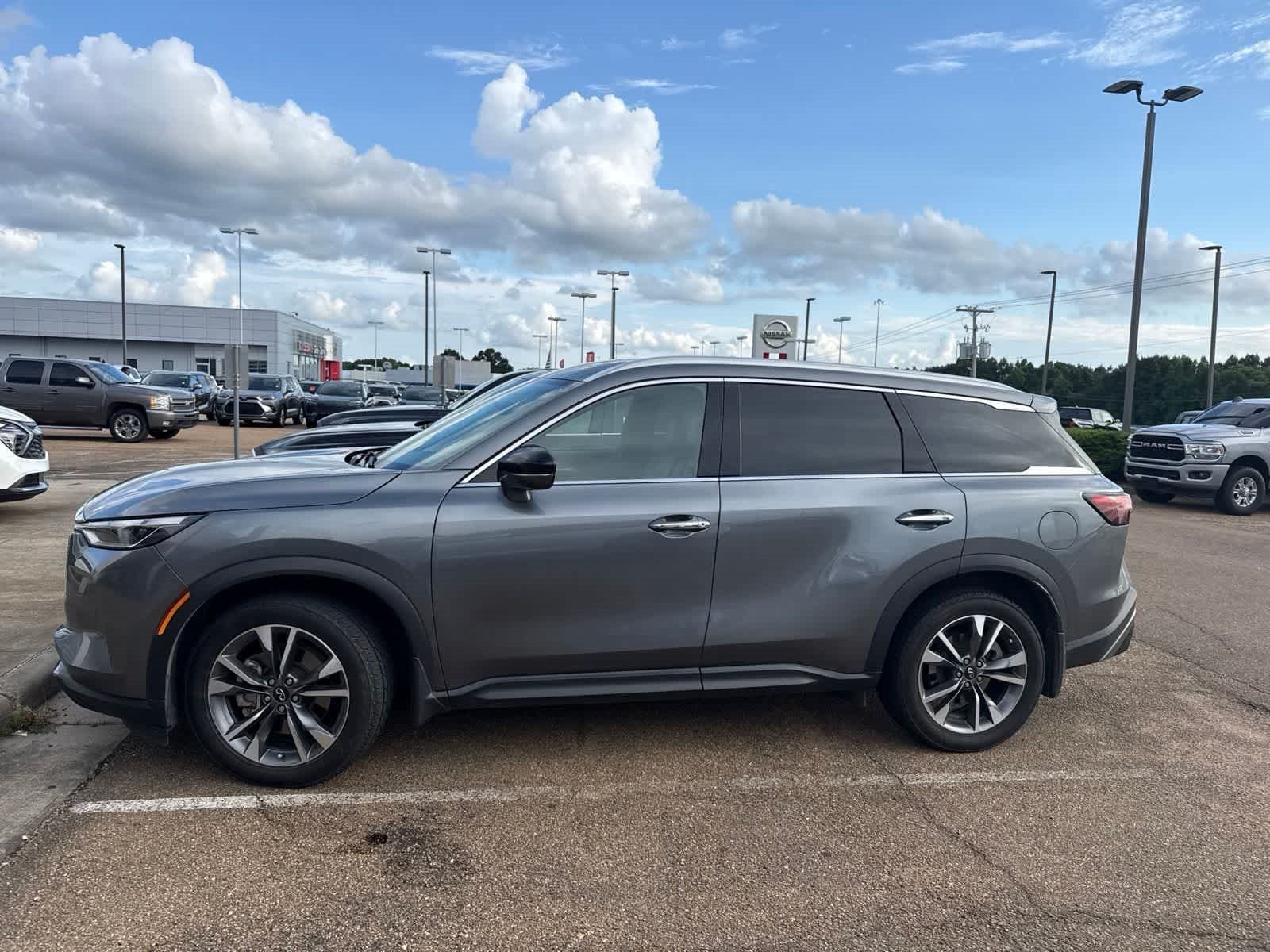 2023 INFINITI QX60 LUXE FWD