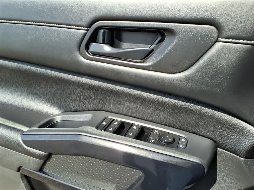 2025 Nissan Pathfinder SV 2WD