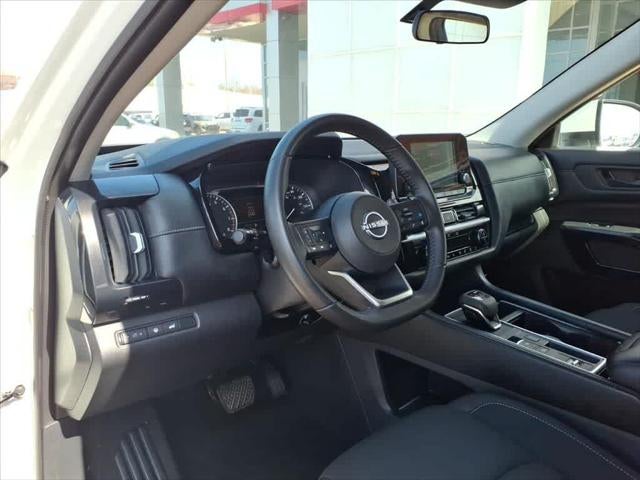 2025 Nissan Pathfinder SV 2WD