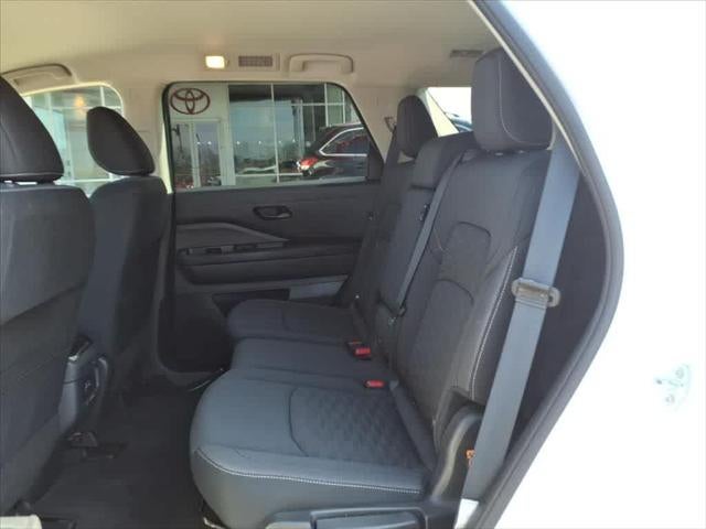 2025 Nissan Pathfinder SV 2WD