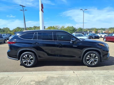 2020 Toyota Highlander Hybrid XLE FWD