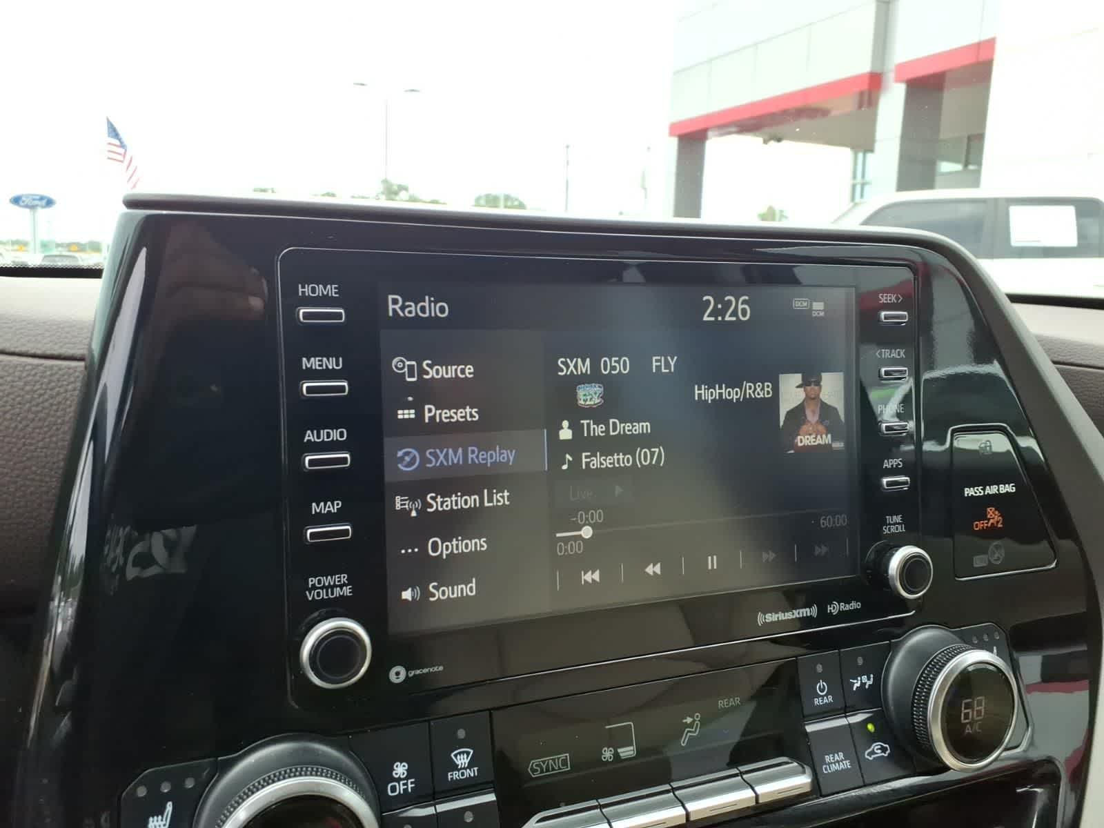 2022 Toyota Highlander XLE FWD