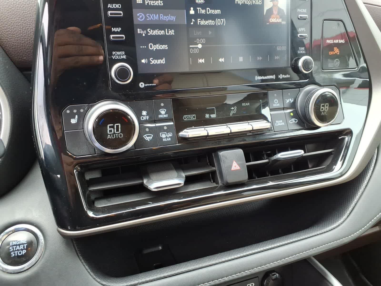 2022 Toyota Highlander XLE FWD