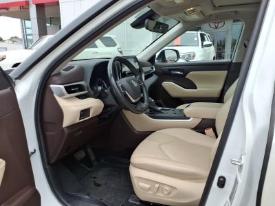 2022 Toyota Highlander XLE FWD