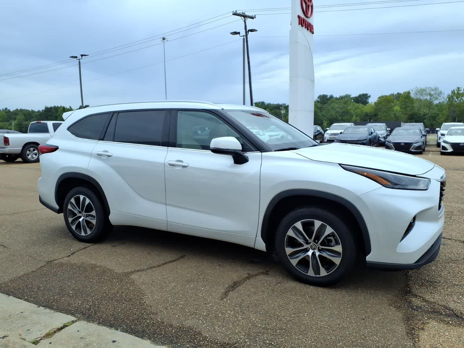 2022 Toyota Highlander XLE FWD