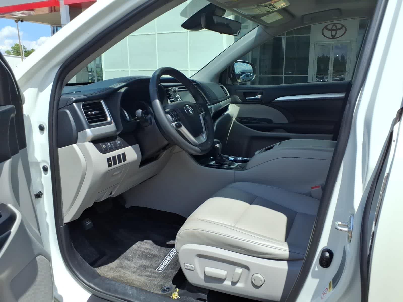 2019 Toyota Highlander XLE V6 FWD