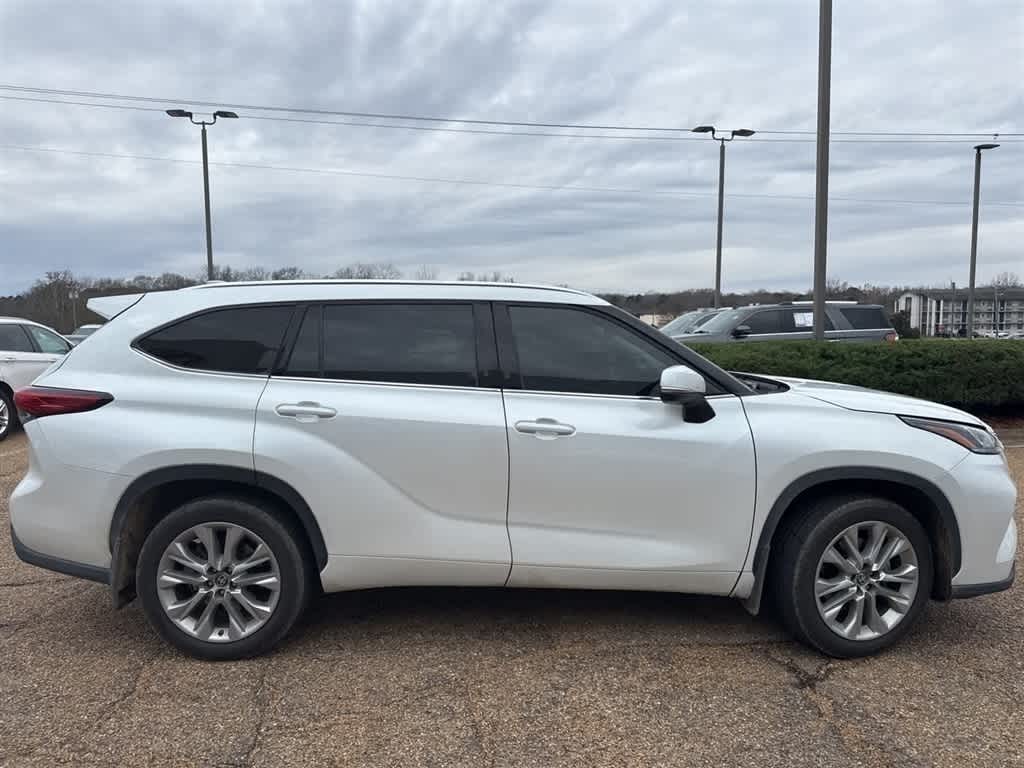 2023 Toyota Highlander Hybrid Limited FWD