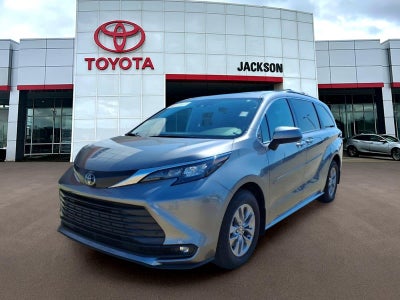 2026 Toyota Sienna XLE FWD 8-Passenger