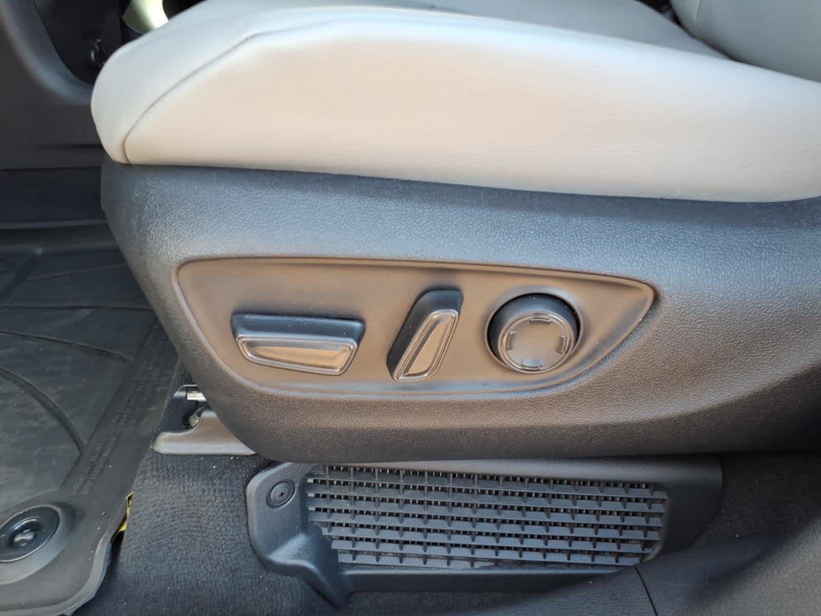 2026 Toyota Sienna XLE FWD 8-Passenger