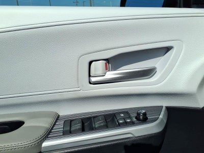 2026 Toyota Sienna XLE FWD 8-Passenger