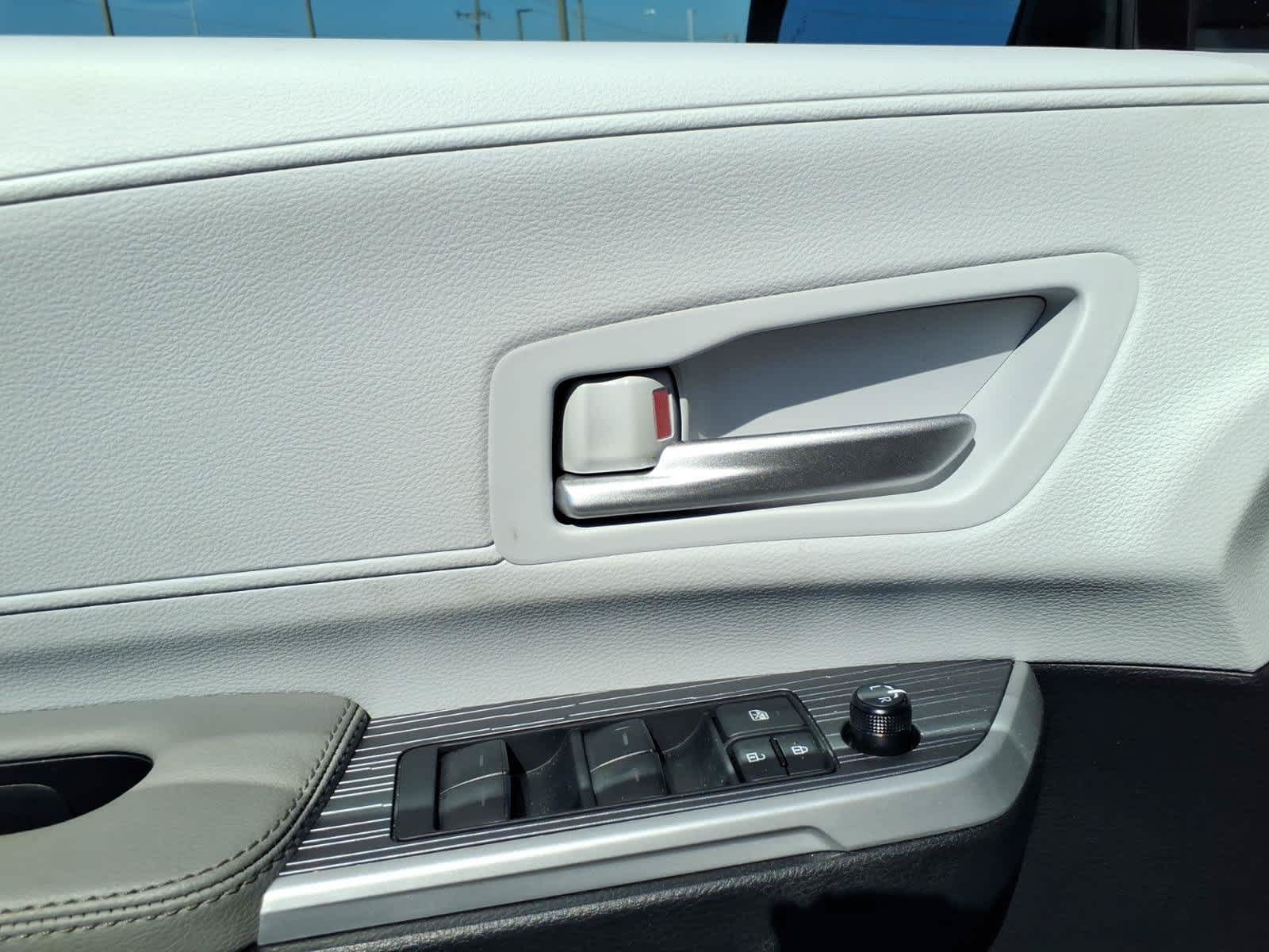 2026 Toyota Sienna XLE FWD 8-Passenger