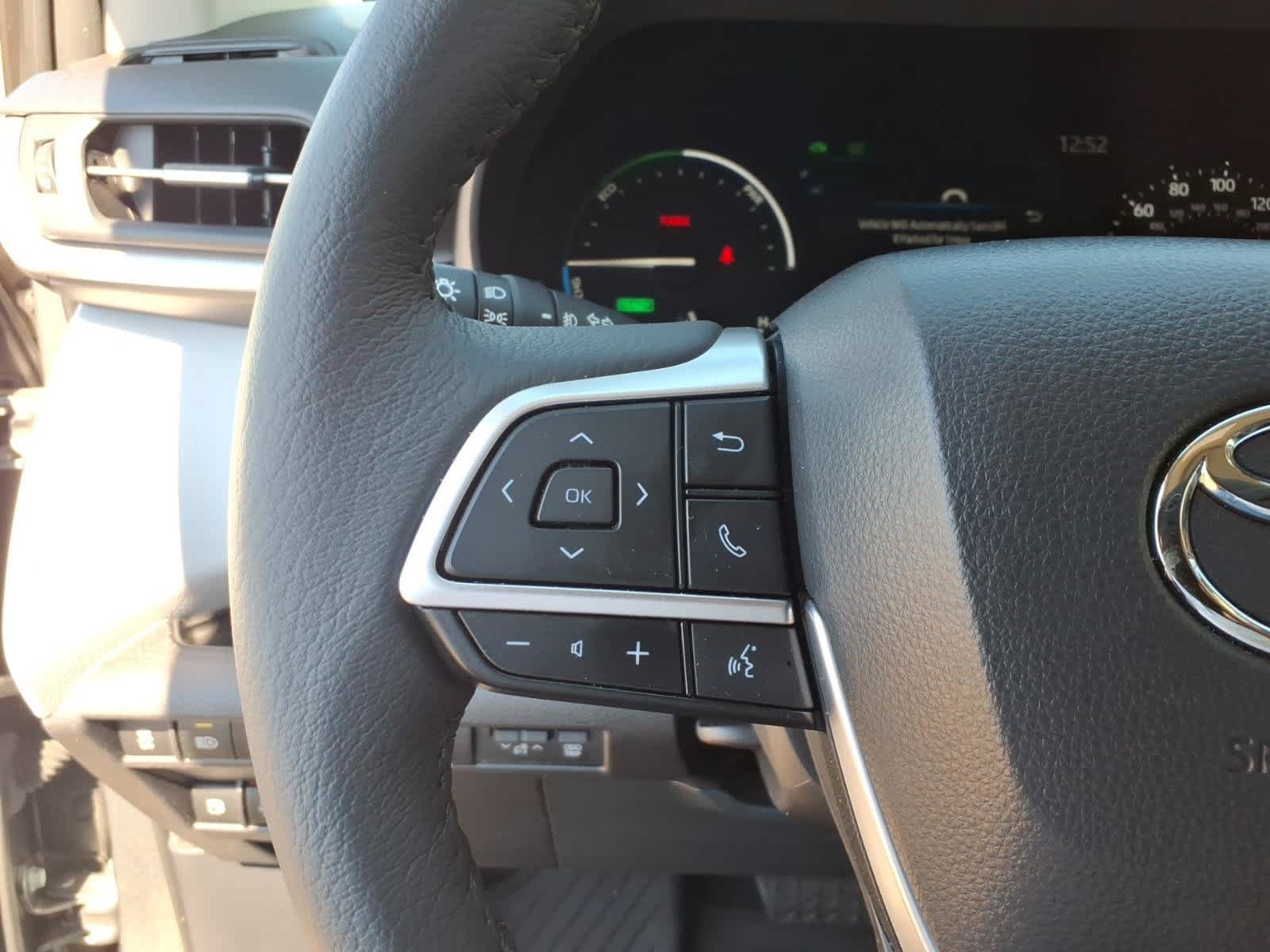 2026 Toyota Sienna XLE FWD 8-Passenger