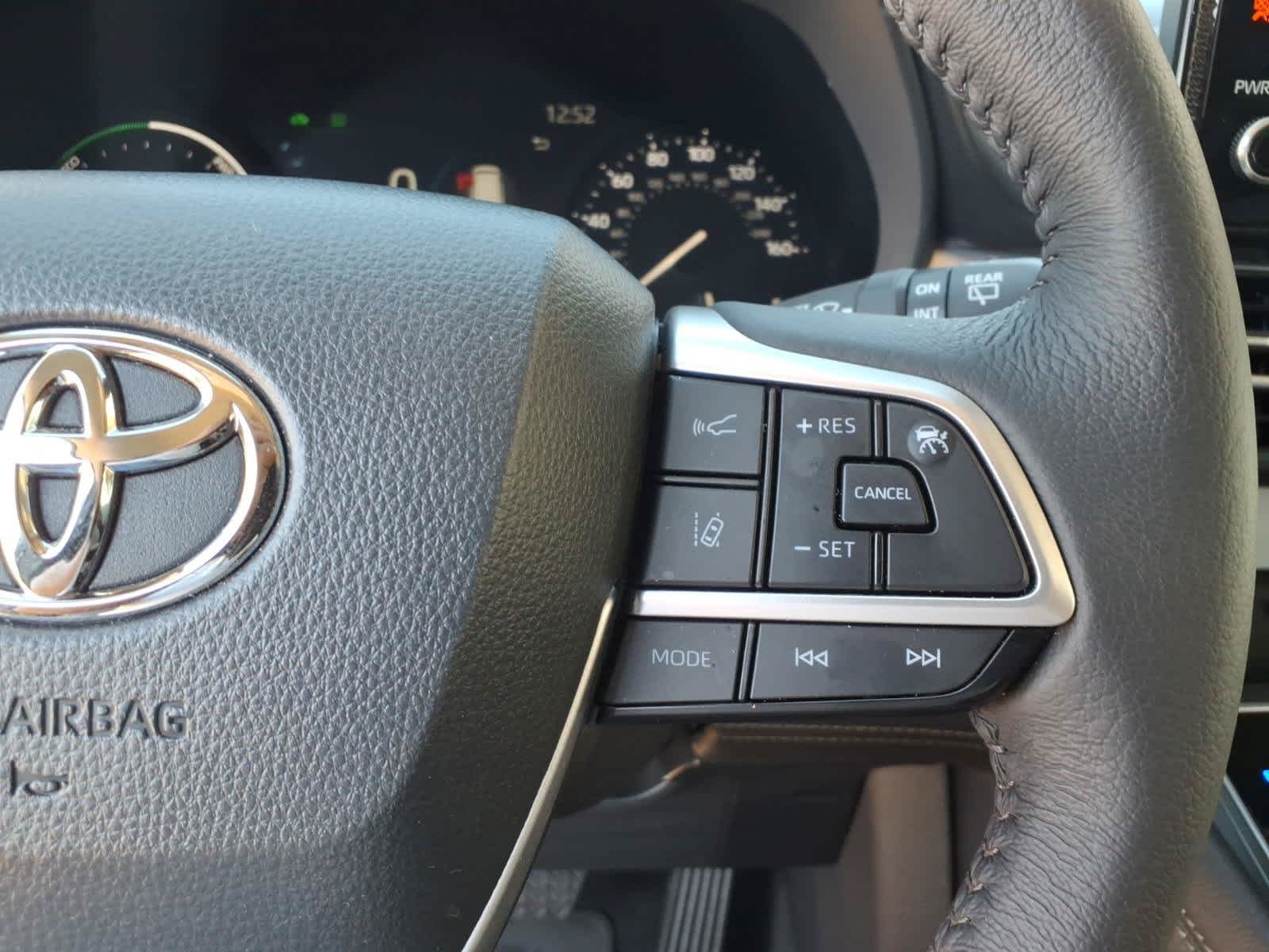 2026 Toyota Sienna XLE FWD 8-Passenger