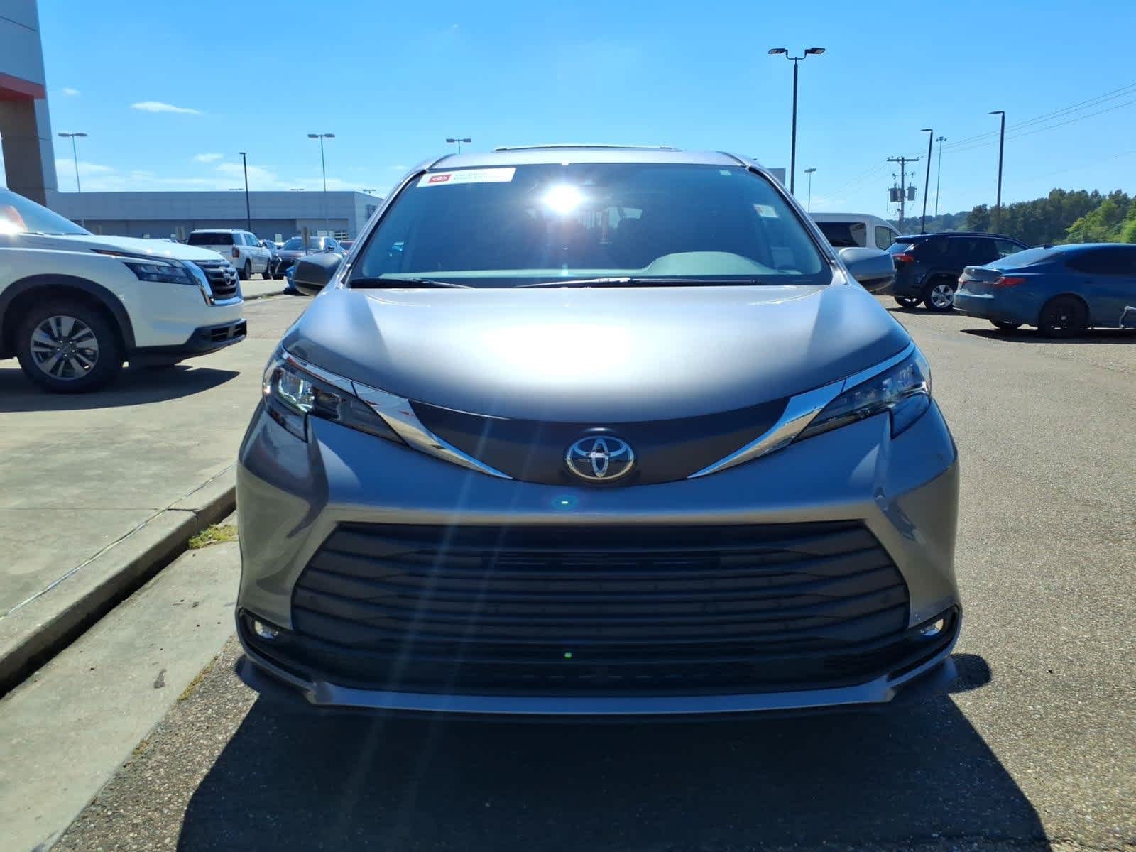 2026 Toyota Sienna XLE FWD 8-Passenger